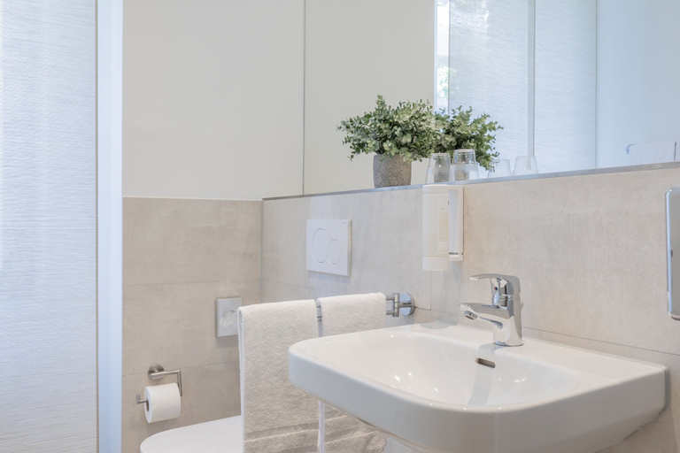 Bathroom 5, Hotel Freiraum, Mönchengladbach