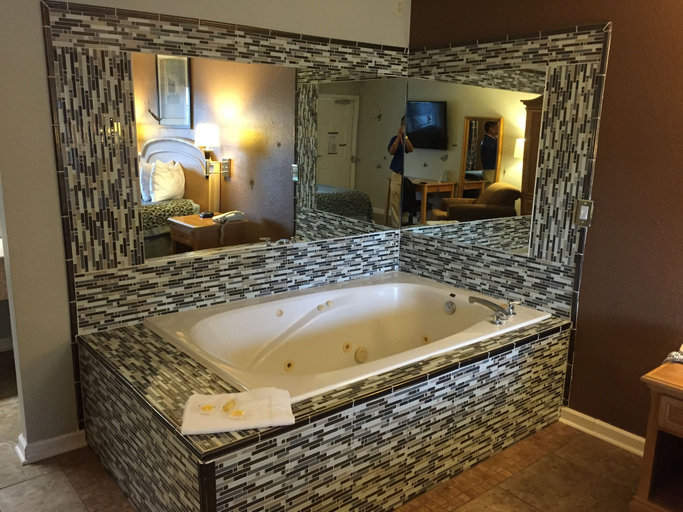 Bathroom 4, Days Inn by Wyndham New Braunfels, Comal