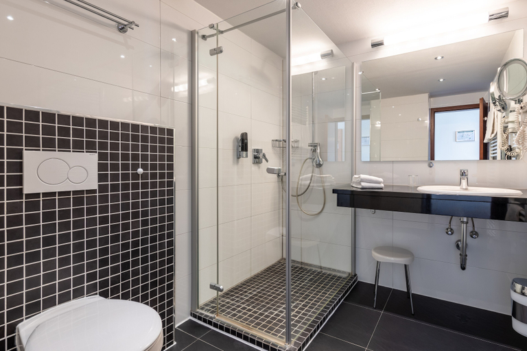 Bathroom 4, Trip Inn Hotel Esplanade, Düsseldorf