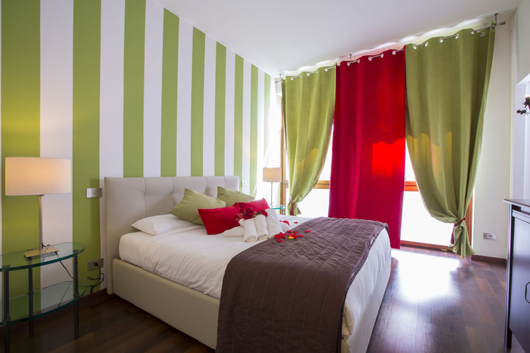 Bedroom 3, The Square Apartment, Como