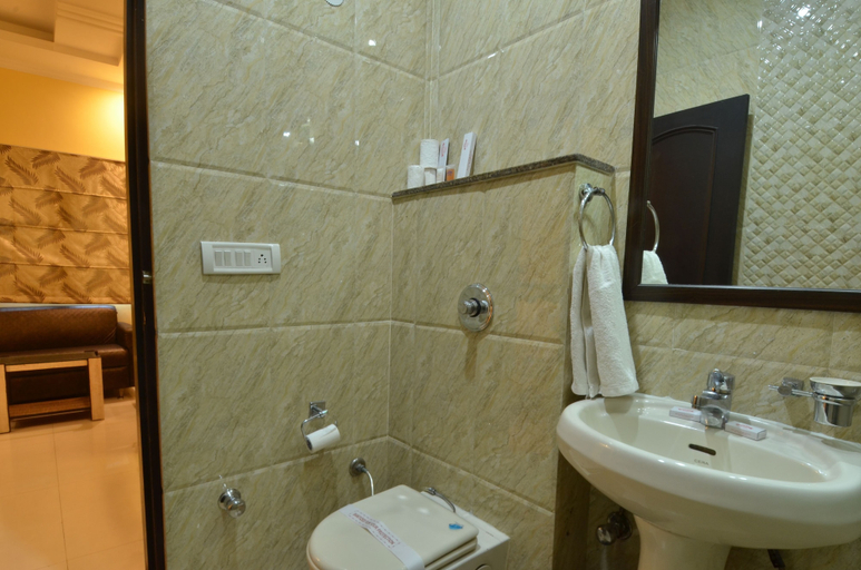 Bathroom 3, Hotel Sarovar Regency, Amritsar