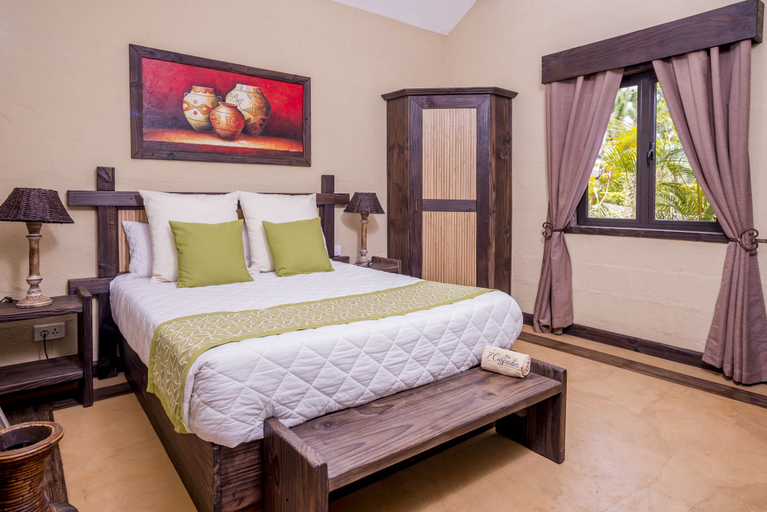 Bedroom 2, 7 Cascades Restaurant Bar & Lodges