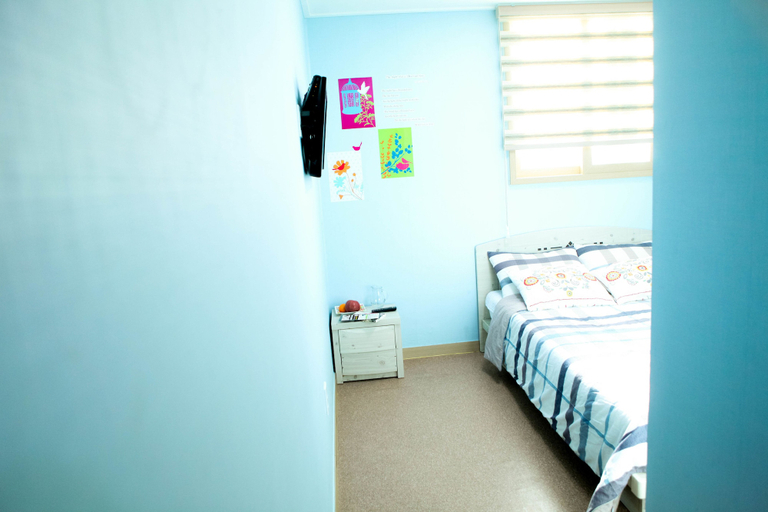 Bedroom 3, WELL PLUS BNB Guest House, Jung