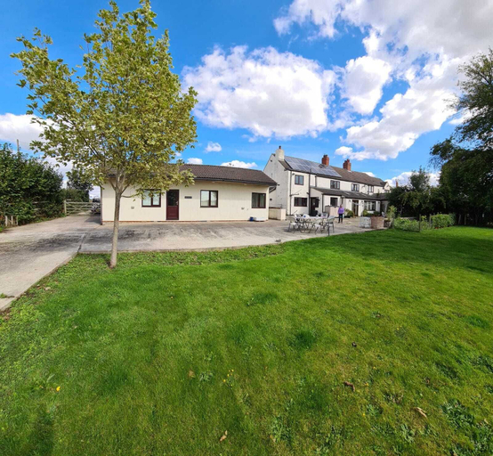 Exterior & Views 2, Converted Stables - Pet Friendly - Enclosed Garden, Wakefield