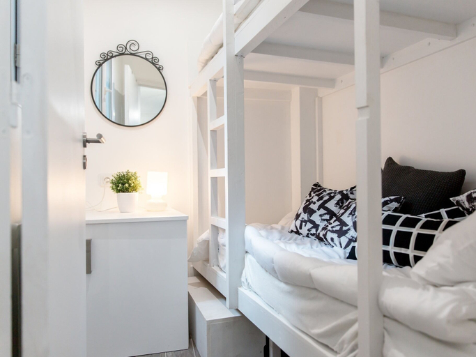 Bedroom, Montmartre Apartments - Matisse, Paris