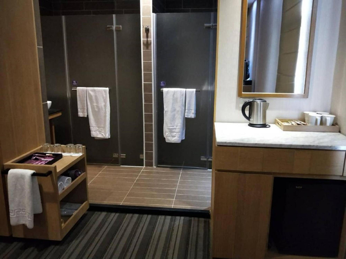 Bathroom 4, In Young Hotel, Kaohsiung