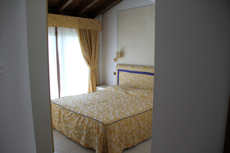 Bedroom 3, Le Corti del Lago - Apartments, Brescia