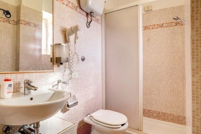 Bathroom 3, B&B Millyhouse, Roma
