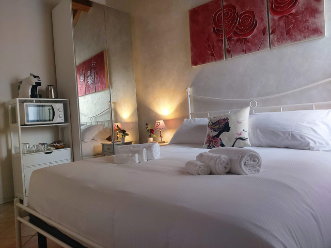 Bedroom 2, Palazzo Ponte Pietra, Verona