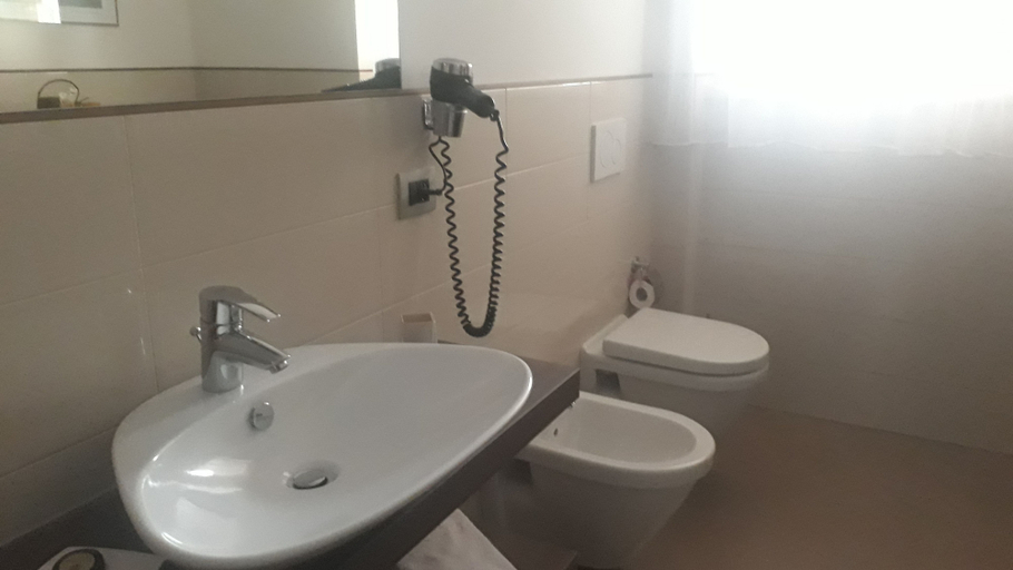Bathroom 3, Agritur Melissa, Trento