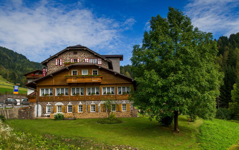 Exterior & Views 2, Small & Lovely Hotel Zaluna, Trento