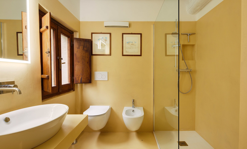 Bathroom 3, Fattorie di Celli, Arezzo
