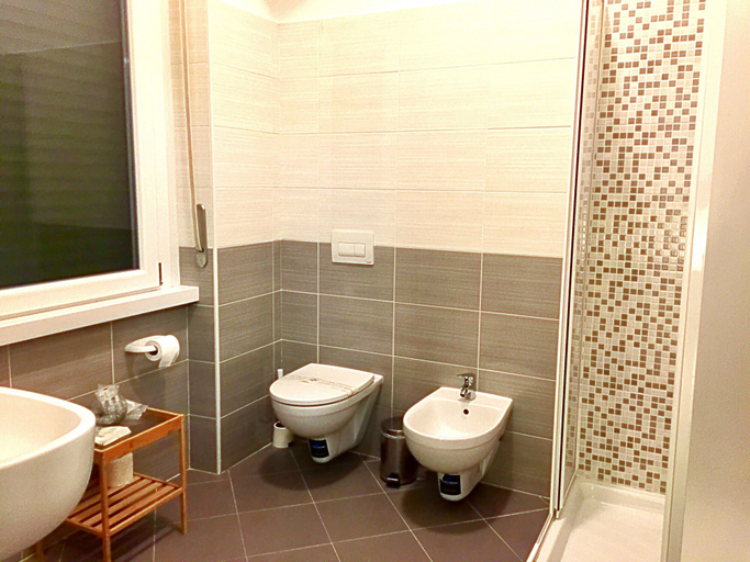 Bathroom 5, Rho Gloria 2, Milano