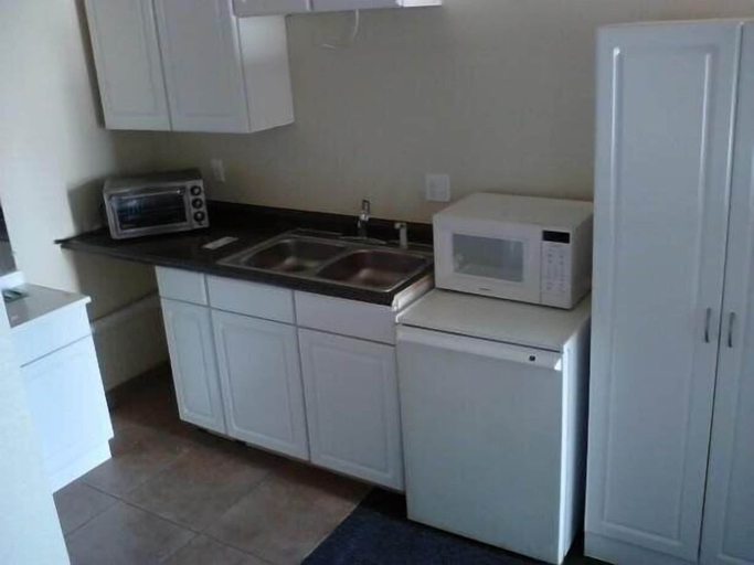 Others 4, Royal Inn, Mohave