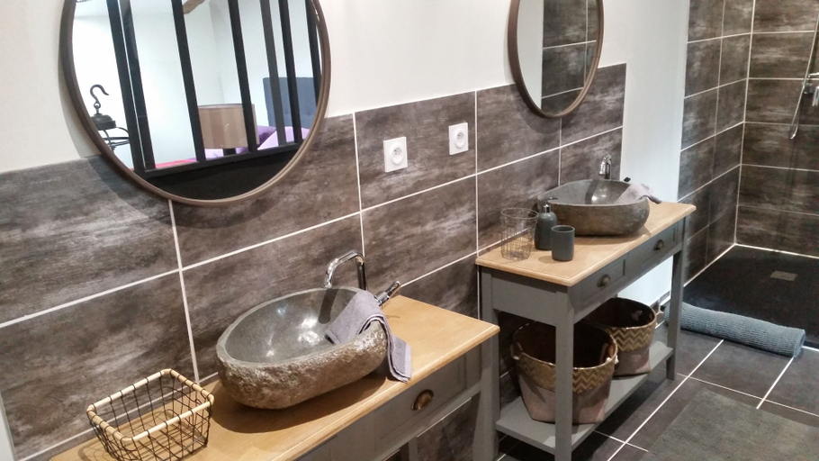 Bathroom 5, Le Clos d'Any, Gironde