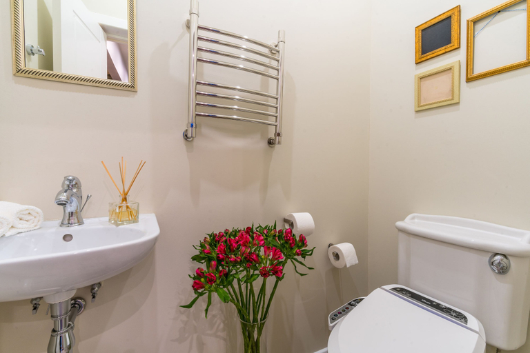 Bathroom 3, Rubinshteina 12 by Ginza Project, Sankt-Peterburg gorsovet