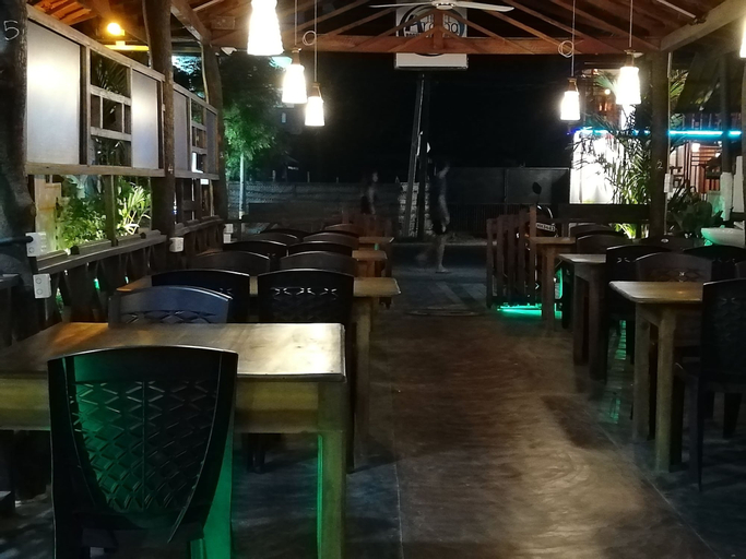 Food & Drinks, Crocus Resort, Pothuvil