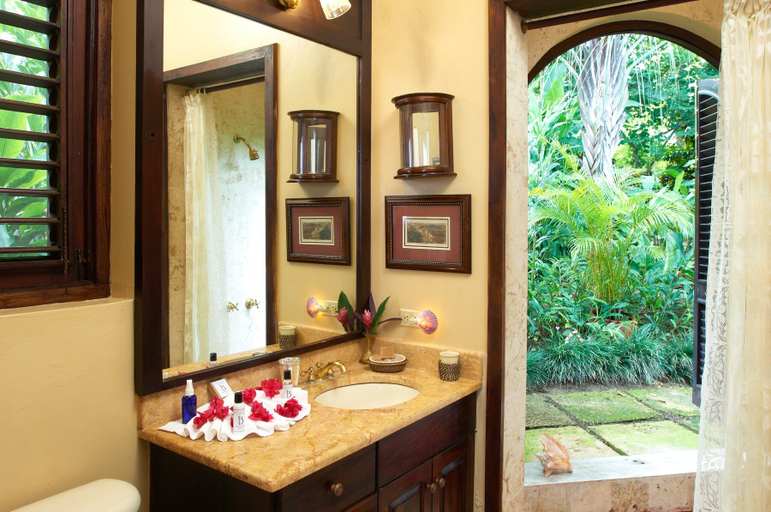 Bathroom, Bluefields Bay Villas