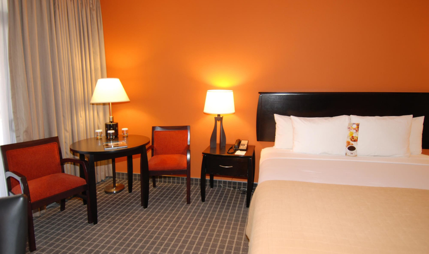 Bedroom 3, Oakland Airport Executive Hotel, Alameda