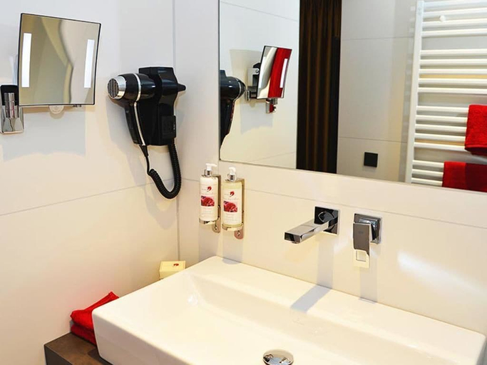 Bathroom 3, Hotel Rotes Einhorn, Düren