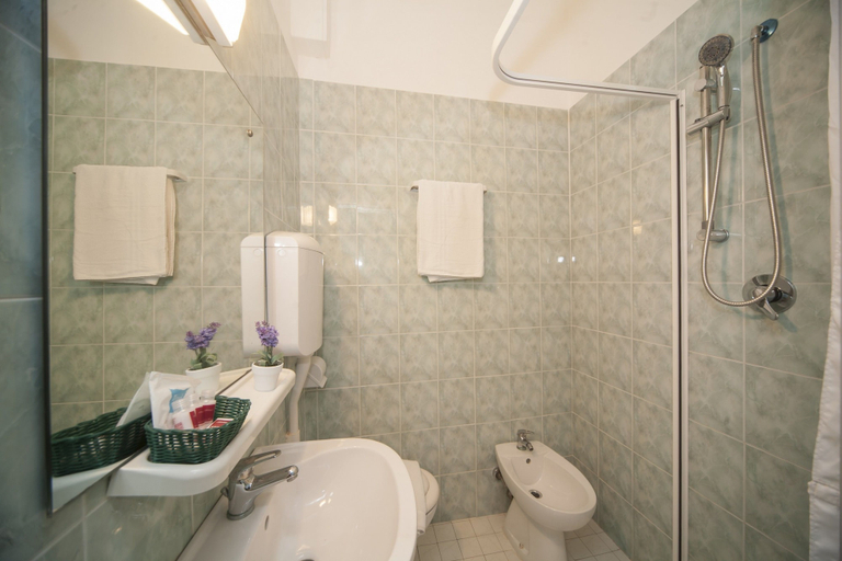 Bathroom 3, Hotel Eliseo, Rimini