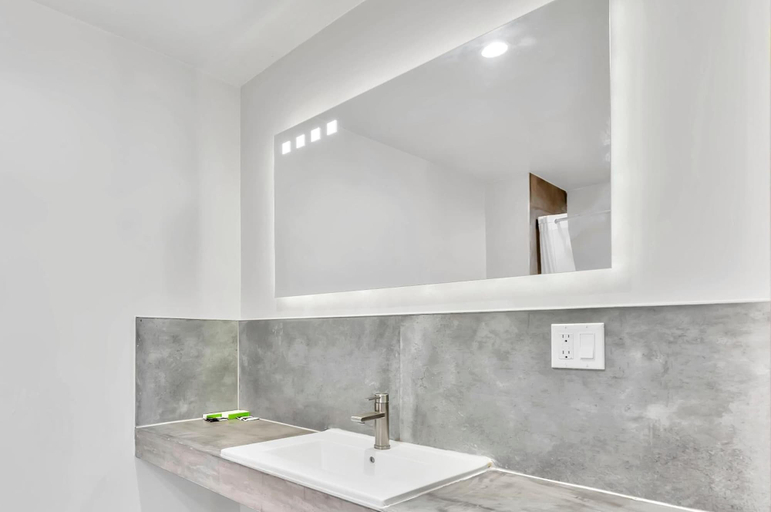 Bathroom 4, Exclusivo Inn & Suites, Los Angeles