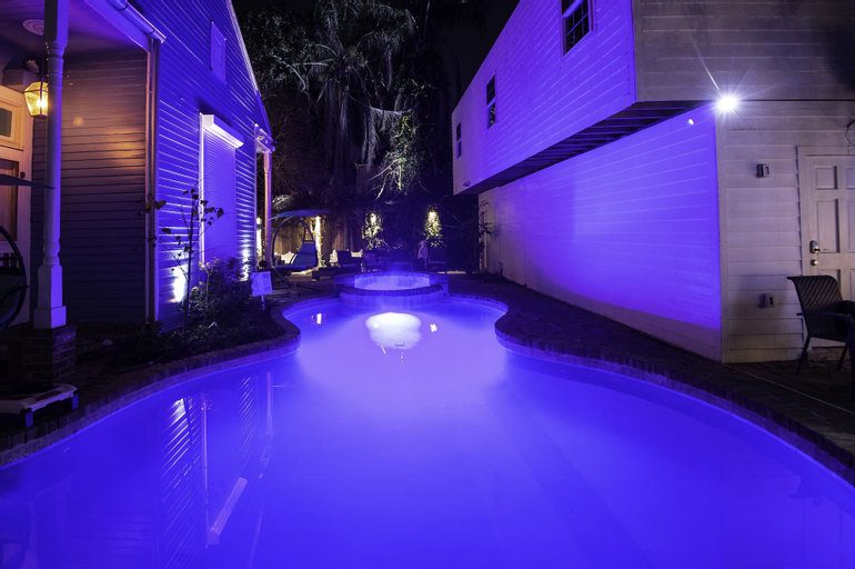 Best Location 7BR Next to FR Quarter! By YouRent, Orleans