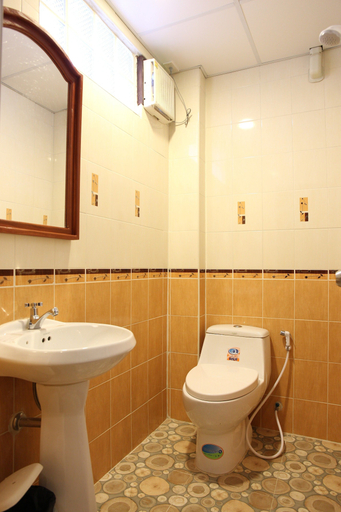 Bathroom 5, Tanee Place, Phra Nakhon