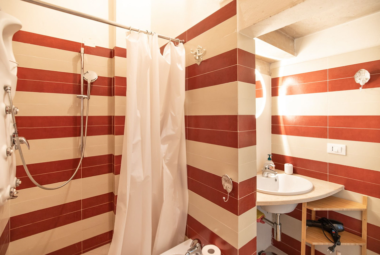 Bathroom 2, Foscolo 2, Lucca