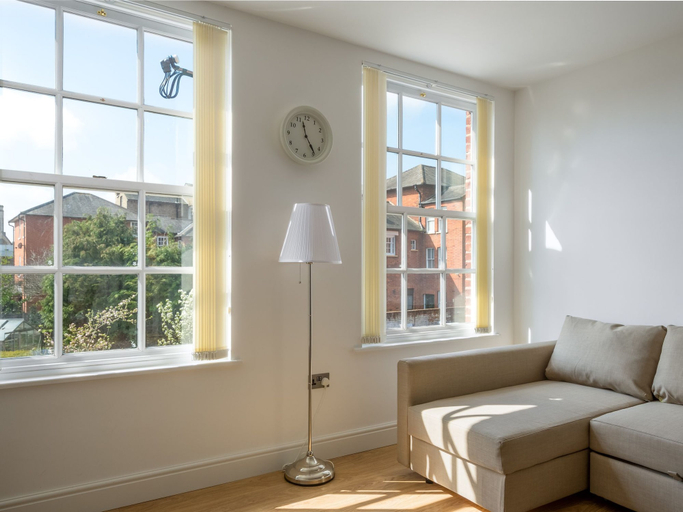 Others 5, Luxurious 2 Bed Apartment in Central Bedford, Bedfordshire