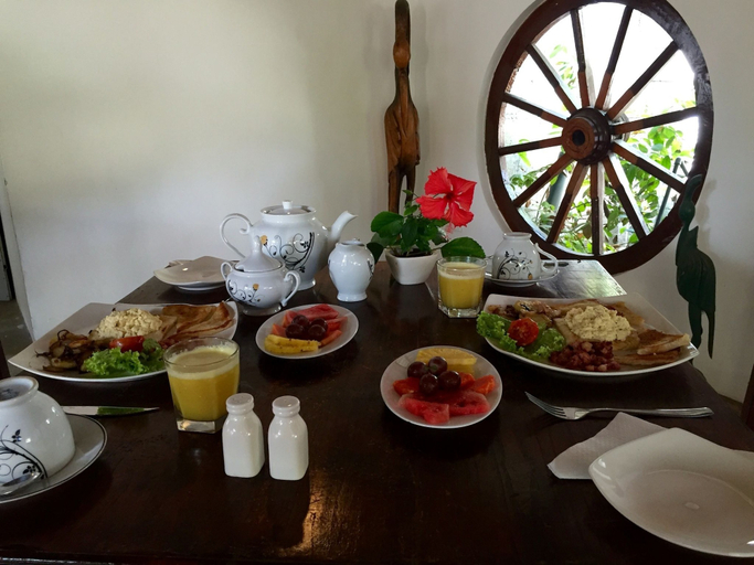 Food & Drinks 5, Hangout Habarana, Palugaswewa