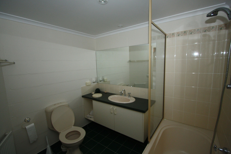 Bathroom 4, Summit Ridge Alpine Lodge, Falls Creek Alpine Resort