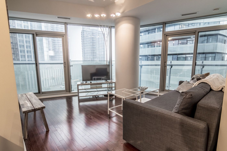 Others 5, AOC Suites 2 Bedroom Condo, City CN Tower View, Toronto