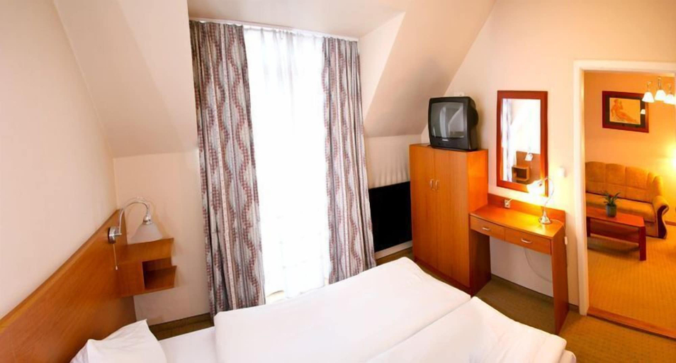 Bedroom 4, Hotel Luna, Budapesti