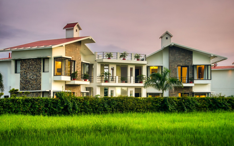 Exterior & Views