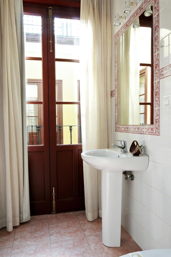 Bathroom 5, Casa Palacio Don Pedro, Sevilla