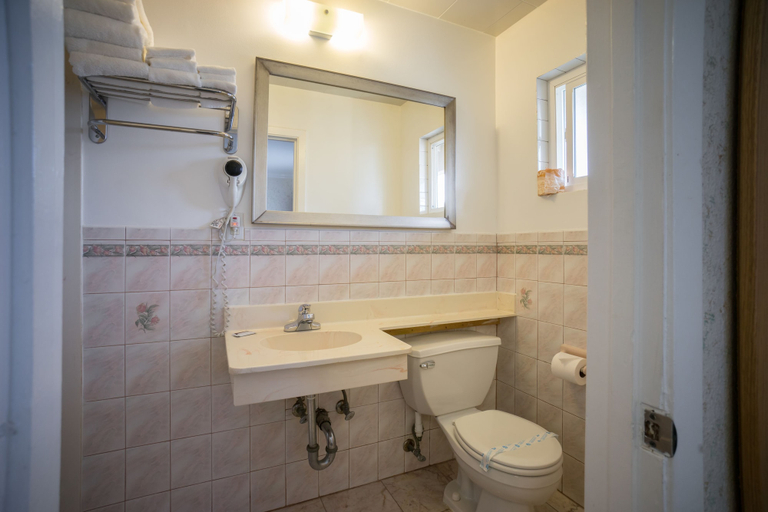 Bathroom 3, Travelers Inn, San Mateo