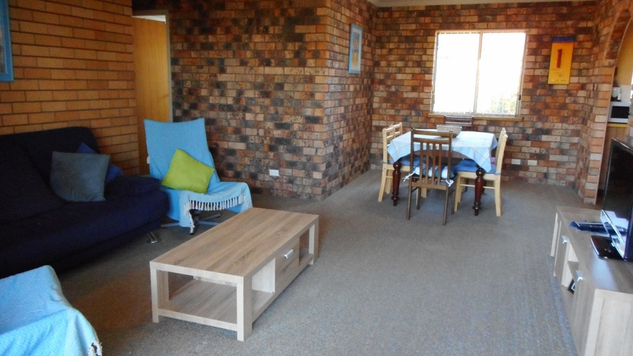 Others 5, Azure Beach Stop, Kempsey