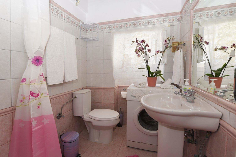 Bathroom 3, Akadia Syros, South Aegean