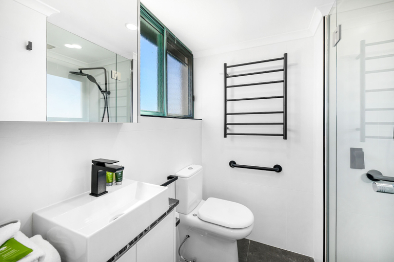 Bathroom 4, Norfolks on Moffat Beach, Caloundra - Caloundra N.