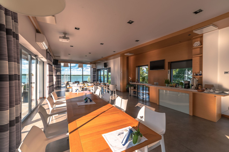 Food & Drinks 5, Marina Nawigator, Giżycko