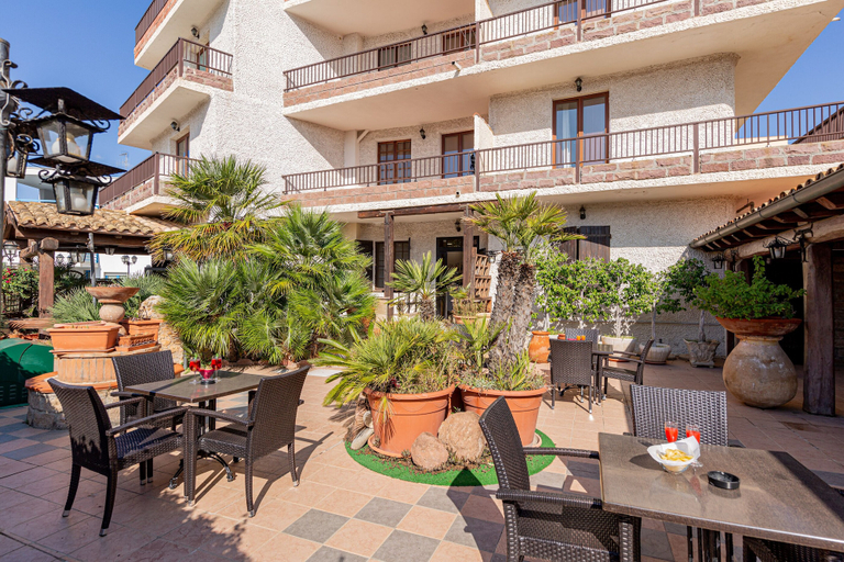 Exterior & Views 2, Hotel Villa Piras, Sassari