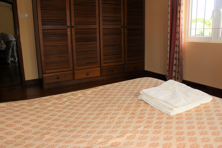 Bedroom 2, Tropical Villa 5 Min to the Beach