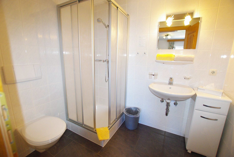 Bathroom 4, Hotel Pension Heike, Kitzbühel
