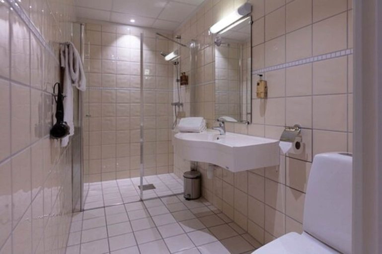 Bathroom 5, Maritim Fjordhotell, Flekkefjord