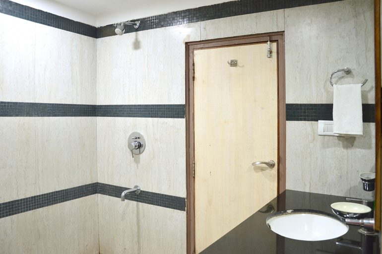 Bathroom 2, Hotel Marc Inn, Jaipur