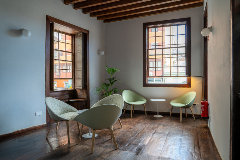 Others 4, Hostelit, Santa Cruz de Tenerife