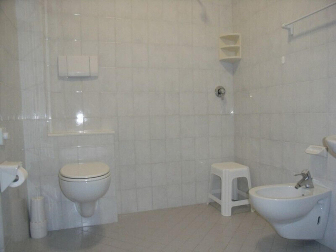 Bathroom 4, Hotel Massimo, Rimini