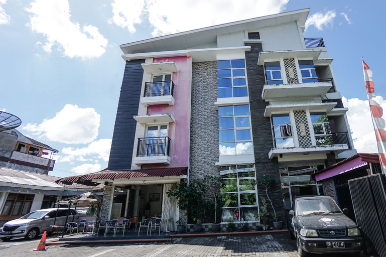 Exterior & Views 2, OYO 1236 Elite Residence, Manado