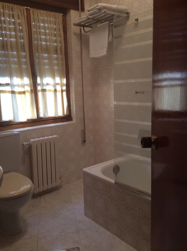 Bathroom 5, Hotel La Bilbaina, Asturias
